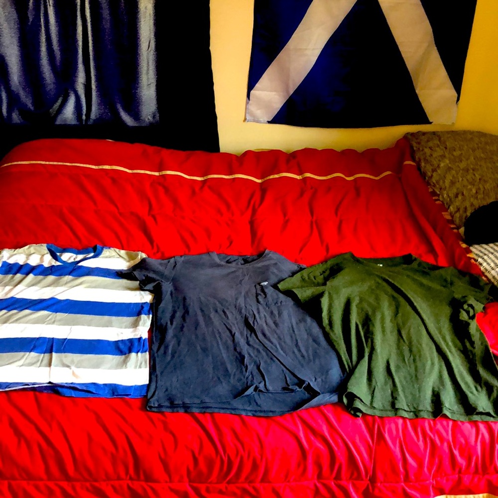 3 T-shirts